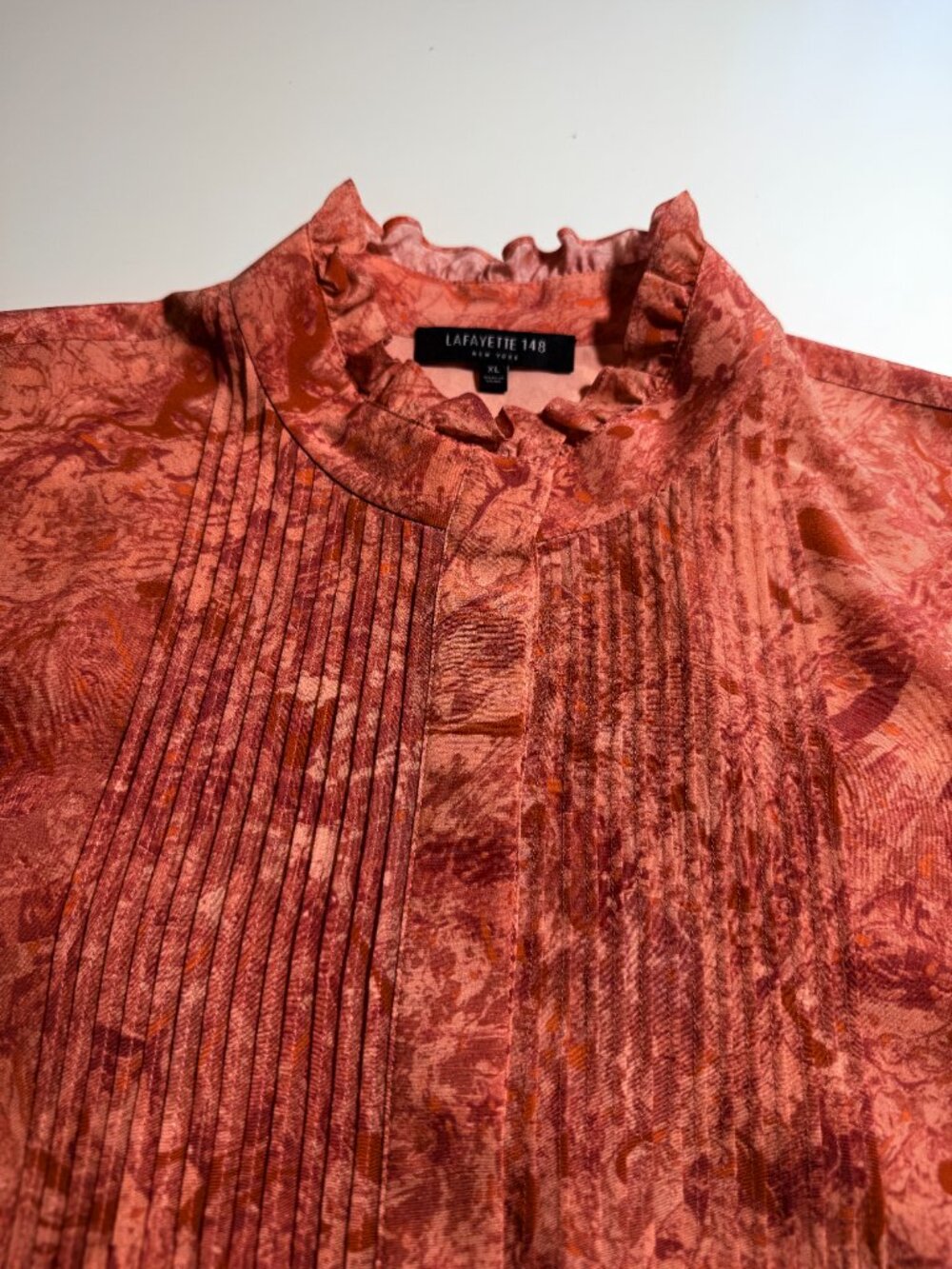 Lafayette 148 New York 100% Silk Blouse Ruffled Bottom Pleated Front and Back XL - Picture 4 of 16